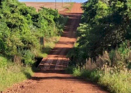 LIA NOGUEIRA PEDE SUBSTITUIÇÃO DE PONTE SOBRE O CÓRREGO GLÓRIA EM PONTA PORÃ
