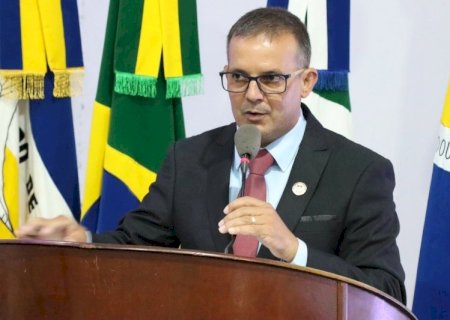 EM SESSÃO, INSPETOR CABRAL COBRA MELHORIAS NA INFRAESTRUTURA E SERVIÇOS PÚBLICOS
