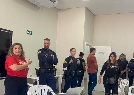 EM DOURADOS, ASSEMBLEIA REJEITA POSSE DA NOVA DIRETORIA DA ADUEMS E GUARDA É ACIONADA