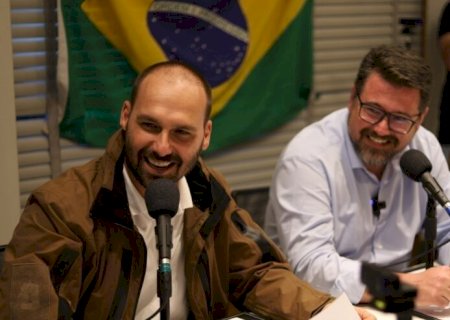 DEPUTADOS BOLSONARISTAS APOIAM LICENÇA DE EDUARDO PARA FICAR NOS EUA: “PERSEGUIÇÃO IMPLACÁVEL”