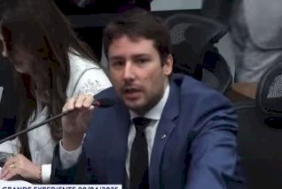 DEPUTADO CHAMA GOVERNADOR DE “BI” E FALA PARA PT “ENTREGAR CARGOS”, APÓS RIEDEL DEFENDER ANISTIA