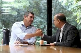 RIEDEL SE LICENCIA DO GOVERNO E VIAJA PARA ALEMANHA; BARBOSINHA ASSUME COMANDO