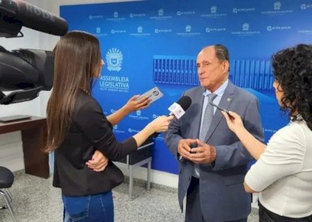 DOURADOS: DEPUTADO ZÉ TEIXEIRA REIVINDICA ASFALTO, EDUCAÇÃO E LAZER