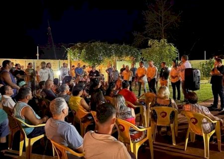 DILL REÚNE AUTORIDADES POR ASFALTO NO PELICANO