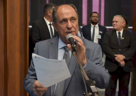 ZÉ TEIXEIRA SOLICITA REFORMA URGENTE DE ESCOLA EM DOURADINA