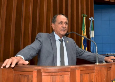 ZÉ TEIXEIRA PEDE INSTALAÇÃO DE CURSO DE BIOMEDICINA EM IVINHEMA