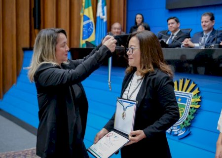 LIA NOGUEIRA HOMENAGEIA REPRESENTANTES DA COMUNIDADE NIPO-BRASILEIRA