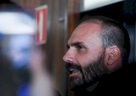 LICENÇA CHEGA AO FIM E FUTURO DE EDUARDO BOLSONARO NA CÂMARA SEGUE INDEFINIDO
