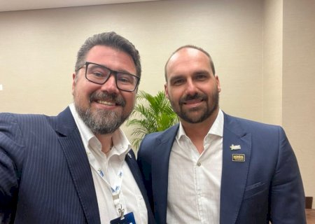 EDUARDO BOLSONARO SINALIZA APOIAR POLLON AO SENADO E CONTRARIA O PAI, QUE DEFENDE GIANNI NOGUEIRA