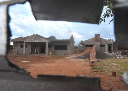 OBRAS PARADAS DE 38 ESCOLAS NO ESTADO NÃO SERÃO RETOMADAS