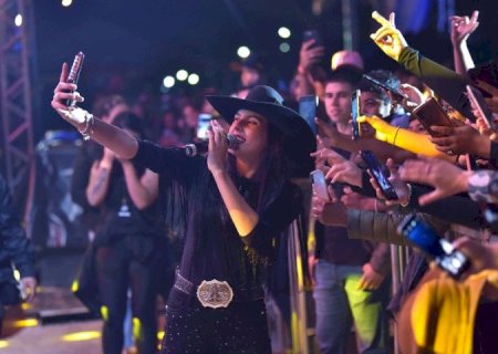 PREFEITO DE RIO BRILHANTE CANCELA SHOW DE ANA CASTELA QUE CUSTARIA R$ 900 MIL