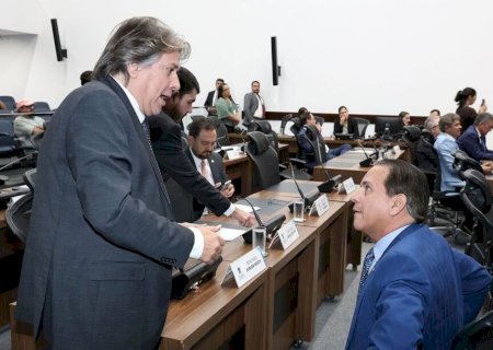 CONTENDA ENTRE EDUARDO BOLSONARO E JAIR DIVIDE OPINIÕES DE DEPUTADOS EM MS