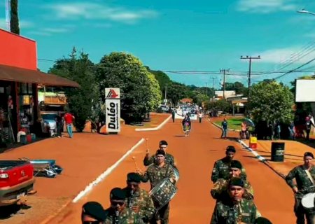 COMEMORAÇÃO DOS 72 ANOS DO DISTRITO DE ITAHUM REÚNE COMUNIDADE E INSTITUIÇÕES EM GRANDE DESFILE CÍVICO