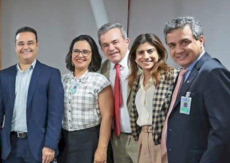 GLEICE PROJETA PROTAGONISMO DO PT CONTRA RIEDEL
