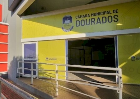 CÂMARA DE DOURADOS MANTÉM CONTRATO SEM LICITAÇÃO DE R$ 240 MIL