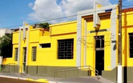 A FARRA DAS DIÁRIAS: DOIS ASSESSORES DA CÂMARA DE BELA VISTA CUSTARAM MAIS DE R$ 100 MIL EM VIAGENS E CURSOS SOB SUSPEITA