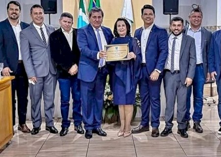 SOLENIDADE EM VICENTINA HOMENAGEOU CONSELHEIRO DO TCE E ATRAIU LIDERANÇAS POLÍTICAS DA REGIÃO