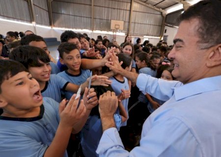PREFEITURA REALIZA HORA CÍVICA COM ARTE E  MÚSICA NA ESCOLA MANOEL SANTIAGO