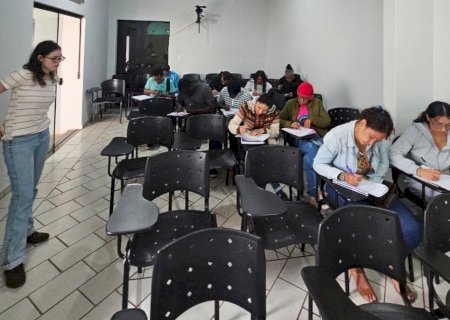 PREFEITURA, UEMS E CIA EDUCACIONAL LEVAM DE PORTUGUÊS PARA MIGRANTES INTERNACIONAIS