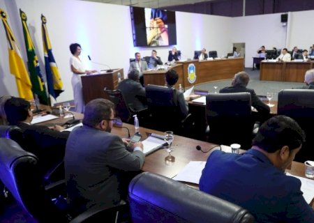 CÂMARA DE DOURADOS ENTREGA PRÊMIO DESTAQUE EM SAÚDE MENTAL DURANTE O SETEMBRO AMARELO