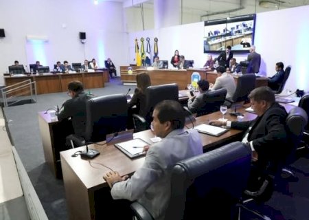 CÂMARA DE DOURADOS RECEBE PROFISSIONAIS DE ENFERMAGEM E APOIA LUTA POR VALORIZAÇÃO DA CATEGORIA