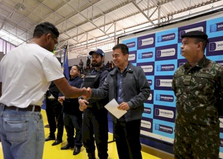 JUNTA DO SERVIÇO MILITAR REALIZA CERIMÔNIA DE JURAMENTO À BANDEIRA E DISPENSA 400 JOVENS